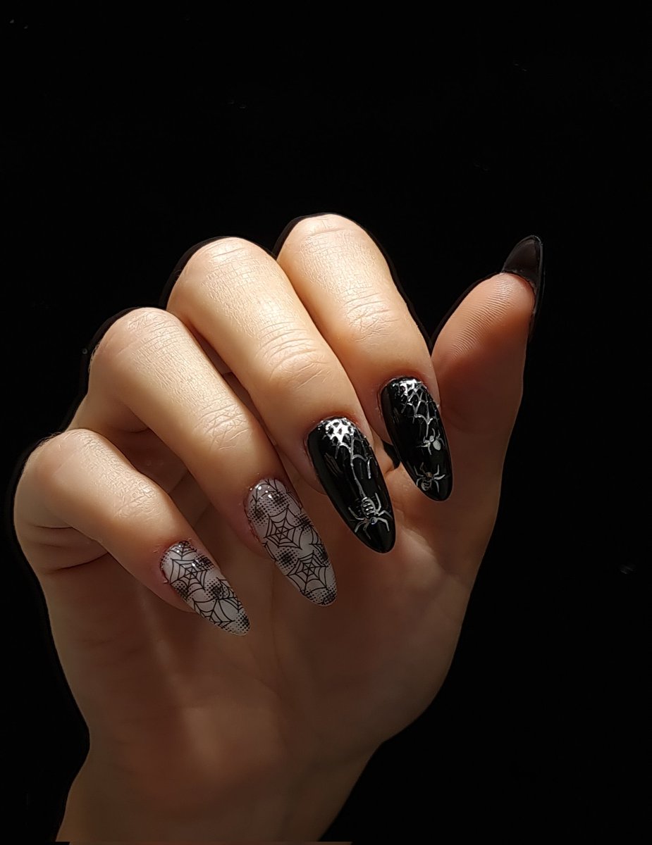 Sannyrosequartz's tweet image. Mrocznie 🕷🕸