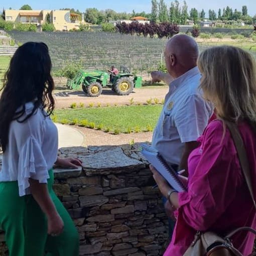 promendoza's tweet photo. Visitamos San Rafael para conocer proyectos de inversión en el sector del #Enoturismo

#ChaglasianWineryVineyards @AlgodonLife https://t.co/Zk3o4O4OTK
