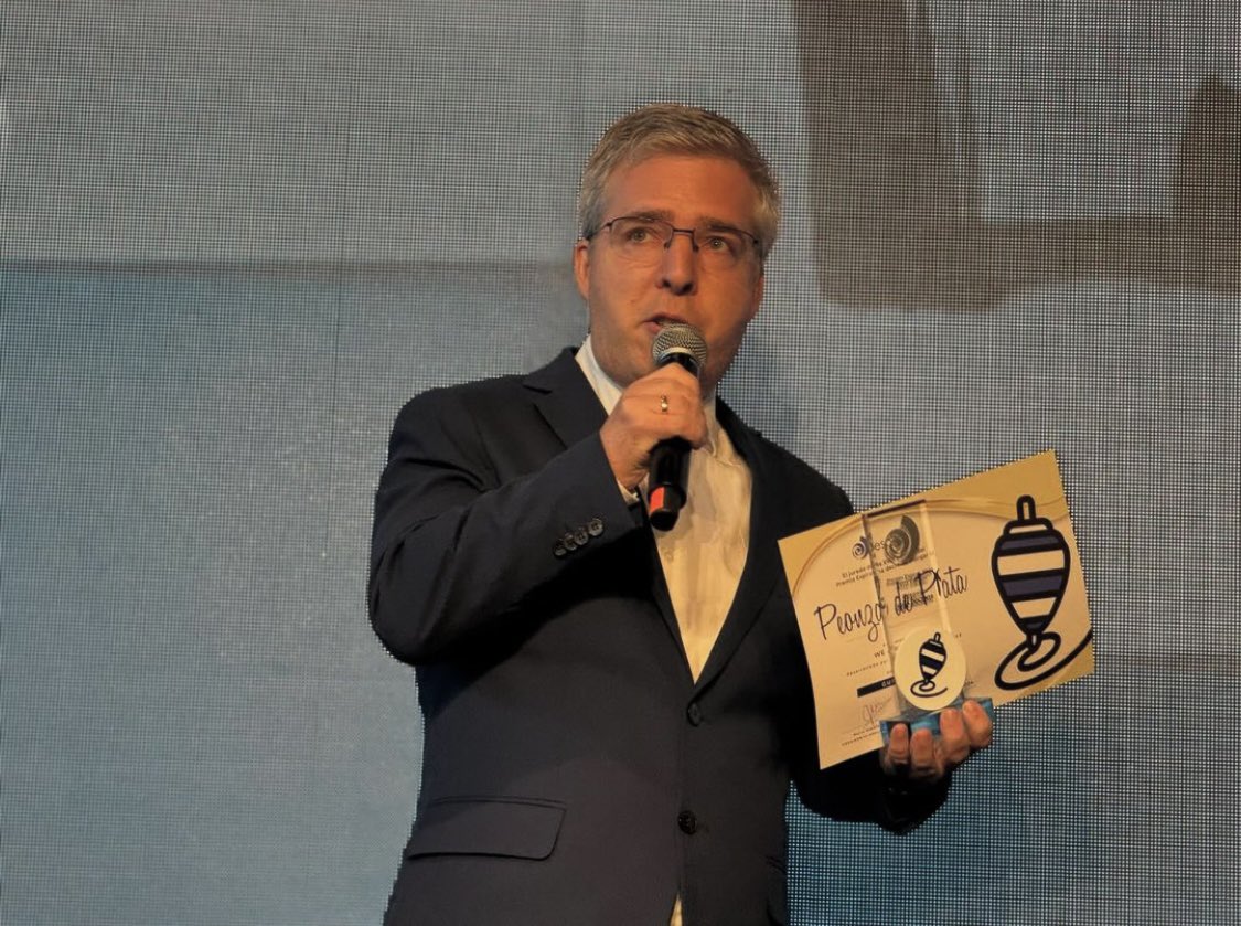 escolasplai tweet media