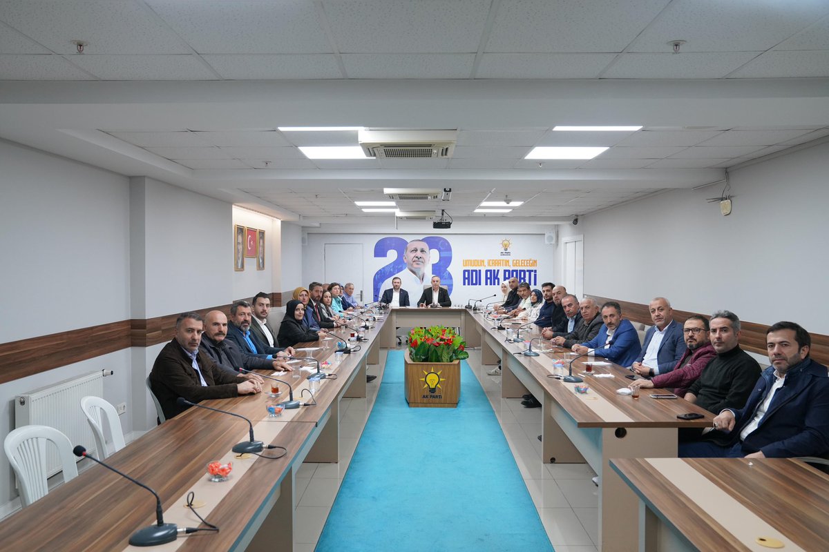 Haftalık Olağan Yönetim Kurulu toplantımızı İl Koordinatörümüz <a href="/Nurullahaktas__/">Nurullah AKTAŞ</a>'ın katılımlarıyla gerçekleştirdik.

📍AK Parti Ümraniye İlçe Başkanlığı

<a href="/erkankandemir/">Erkan Kandemir</a> 
<a href="/osmannnurika/">Osman Nuri Kabaktepe</a>