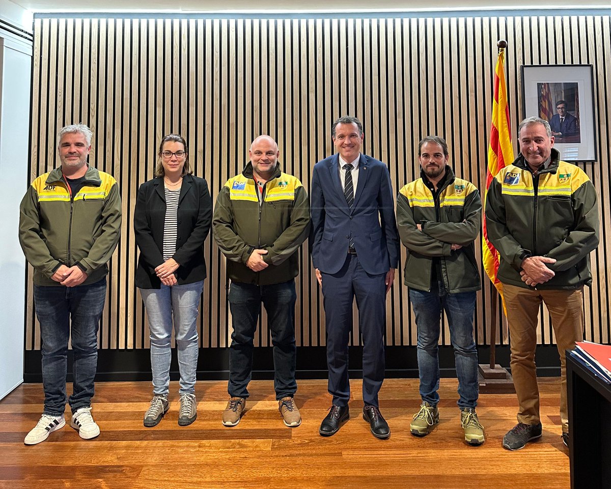 sfadfcat's tweet photo. Avui, una representació de la junta executiva del @sfadfcat s'ha reunit amb el conseller d'@agriculturacat, @oscarordeig i la directora general de Boscos i Gestió del Medi, Sandra Torras per presentar-se i traçar les línies de treball per als pròxims mesos.

Agraïts per la predisposició i les ganes de treball conjunt pel territori.🤝🌳

#adfcat #somterritori #somADF