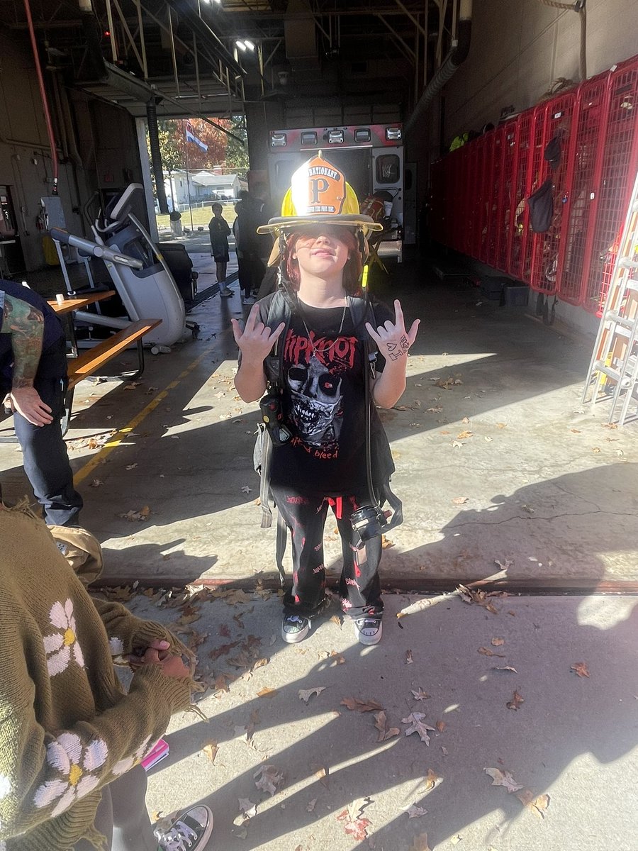 MsDonovan2026's tweet photo. Thanks @raytownfire for hosting us today to learn about your careers! So much knowledge to share and kids are talking about how much fun they had! @AntiochMS @NKCSchools https://t.co/RIHtvy8LzS