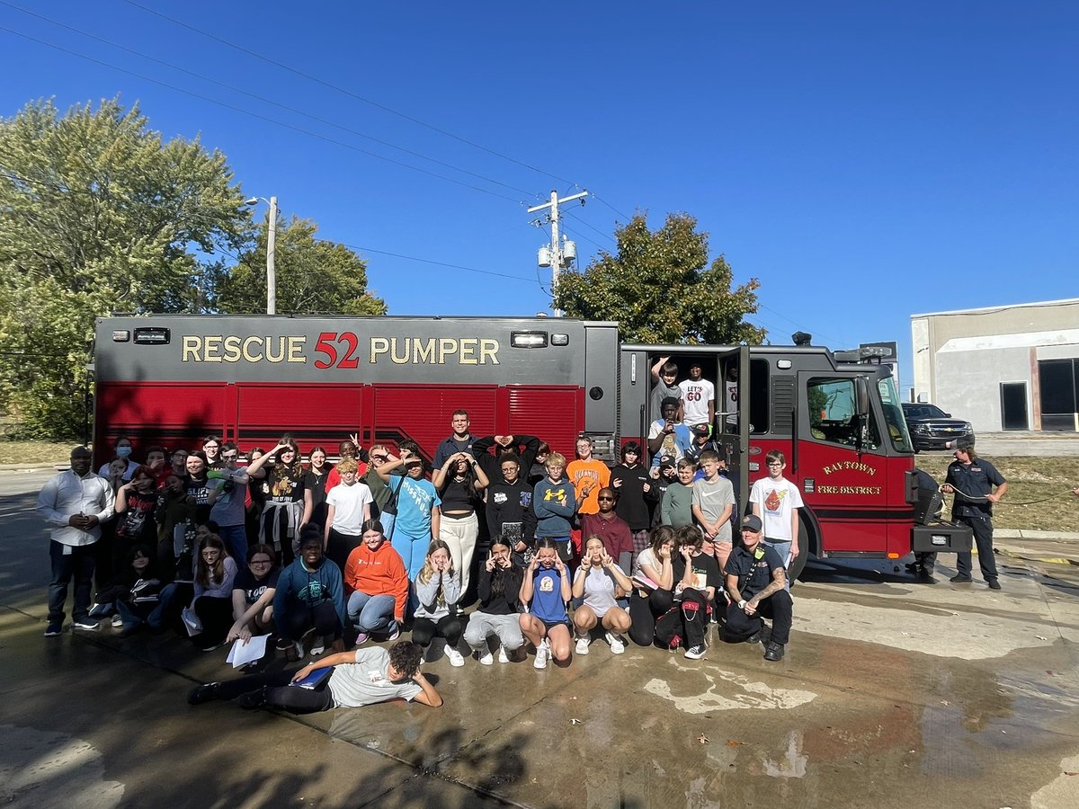 MsDonovan2026's tweet photo. Thanks @raytownfire for hosting us today to learn about your careers! So much knowledge to share and kids are talking about how much fun they had! @AntiochMS @NKCSchools https://t.co/RIHtvy8LzS