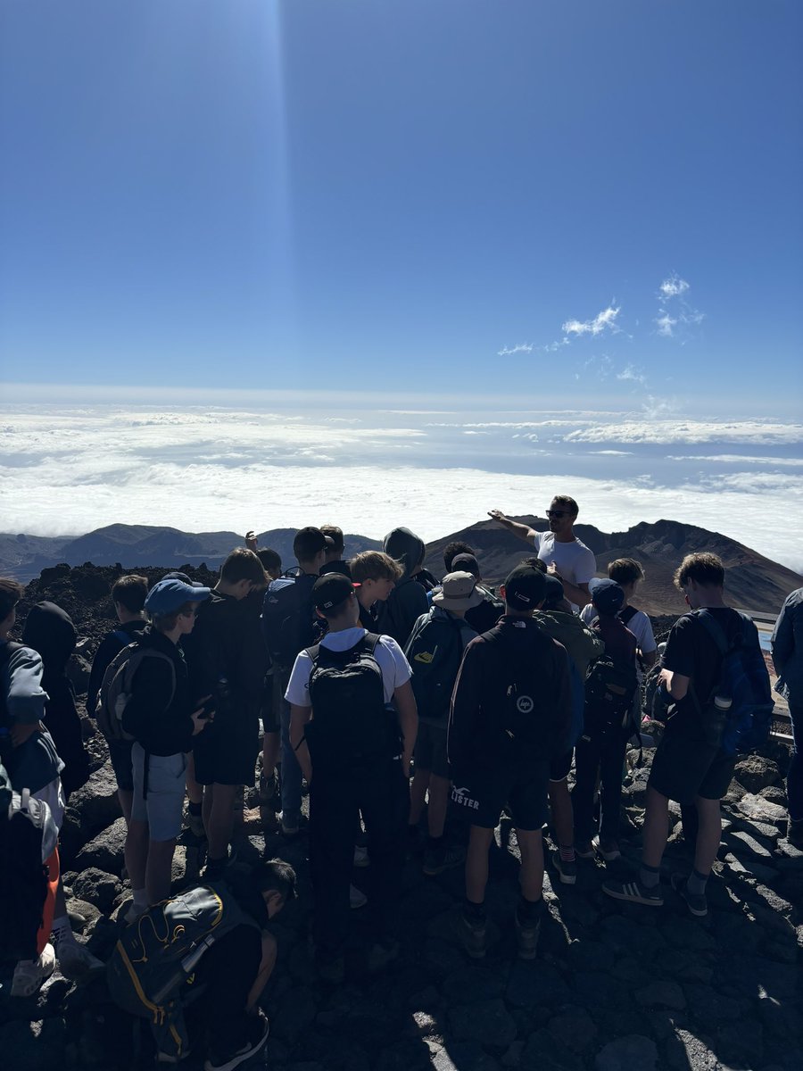 HamptonGeog's tweet photo. At the top of Teide! 🌋 https://t.co/4pOZNNNCHB