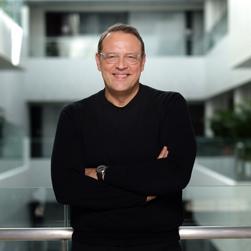 Ma_WuKong's tweet photo. 🇨🇳 Jochen Sengpiehl, jefe de mercadeo de Volkswagen en China, ha sido deportado del país por dar positivo en Cannabis.

No pasó un test tras venir de Tailandia y, tras 10 días de cárcel, ha sido expulsado del país. No puede volver al gigante mandarín. https://t.co/olNlQPSwlL