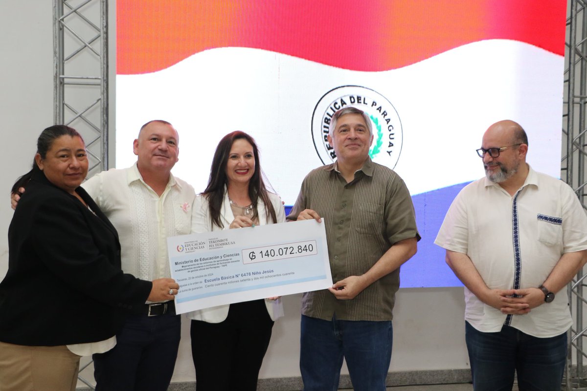 MECpy's tweet photo. A fin de consolidar condiciones de aprendizaje a través del mejoramiento de la infraestructura escolar, fue realizada la entrega de recursos financieros a 17 instituciones educativas de Ñeembucú🏫, en el marco del proyecto TAPE. https://t.co/98xXmN2Jvh