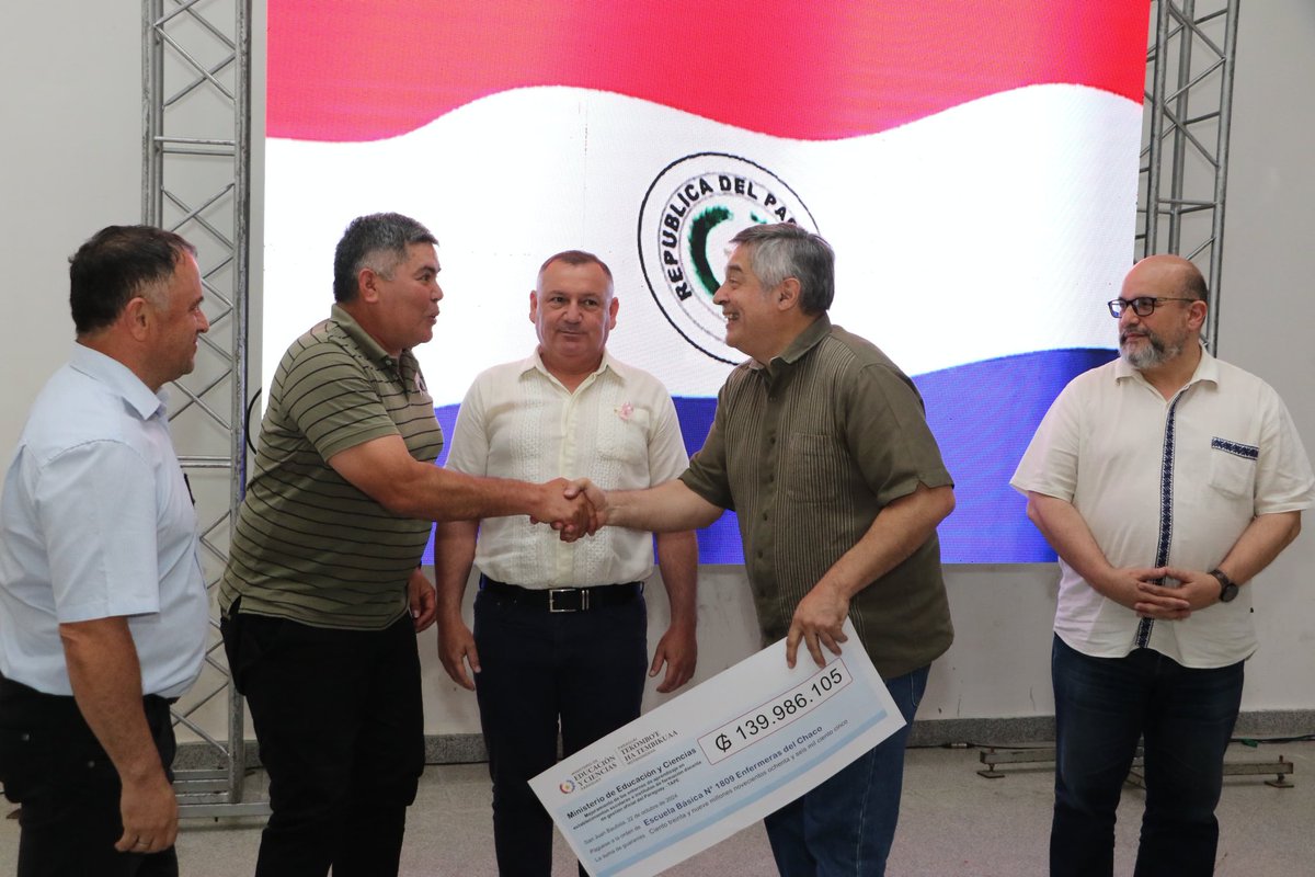MECpy's tweet photo. A fin de consolidar condiciones de aprendizaje a través del mejoramiento de la infraestructura escolar, fue realizada la entrega de recursos financieros a 17 instituciones educativas de Ñeembucú🏫, en el marco del proyecto TAPE. https://t.co/98xXmN2Jvh