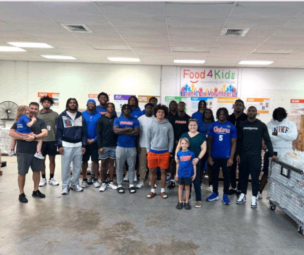 Had an amazing time! being able to help sort food pallets with <a href="/F4KNFL/">Food4Kids Florida</a> to make sure kids aren’t hungry! <a href="/Fl_Victorious/">Florida Victorious</a> #fvfoundation food4kidsfl.org🐊