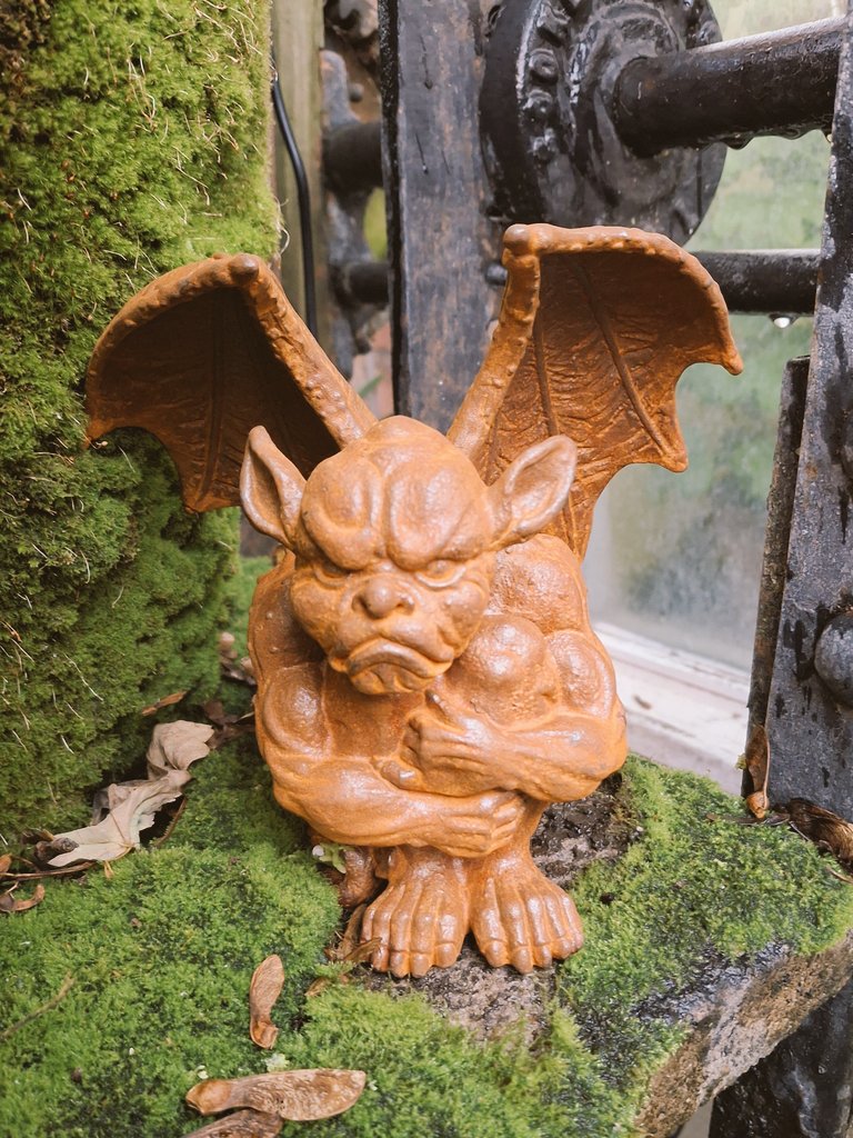 You  can  never have too many gargoyles #GardeningTwitter #tropicaldunstable #garden