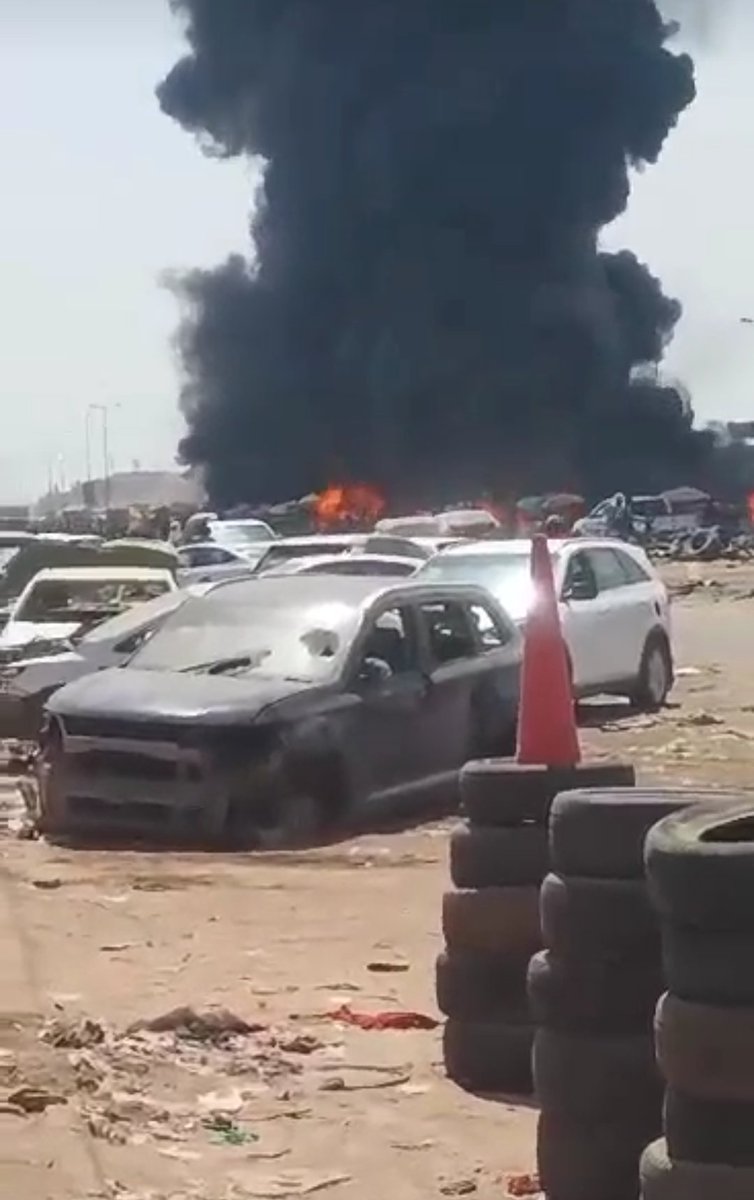 طيران الجيش الليلة نفذ ضربة جوية لي منطقة السهريج في جنوب الحزام وهو السوق الوحيد في المنطقة ومكتظ بالمواطنين الحالهم ما بعملو بيهو الا ربنا ، علي العموم مقابل مقتل تلاتة او اربعة افراد من المليشيا في عشرات الابرياء قتلو وبعض الجثث تفحمت تماماً وللأسف مافي اي اعتبار ليهم