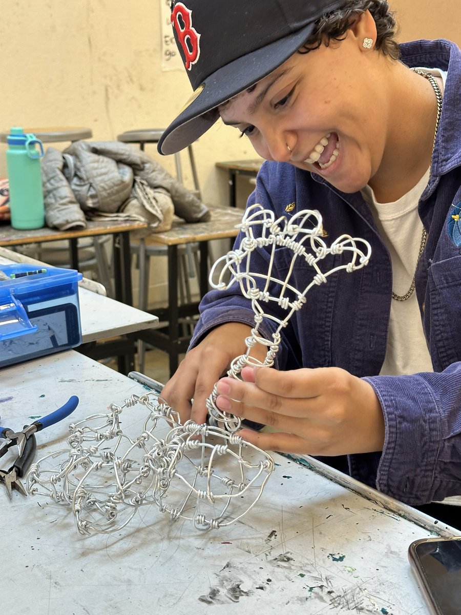MCCcomartdesign's tweet image. 🎨✨ Students in our Intro to Sculpture &amp;amp; 3D Design class are exploring wire sculpting techniques! From intricate forms to creative structures, they’re mastering the art of shaping metal into stunning works. 🔧
 #mccComArtDesign #mccpath