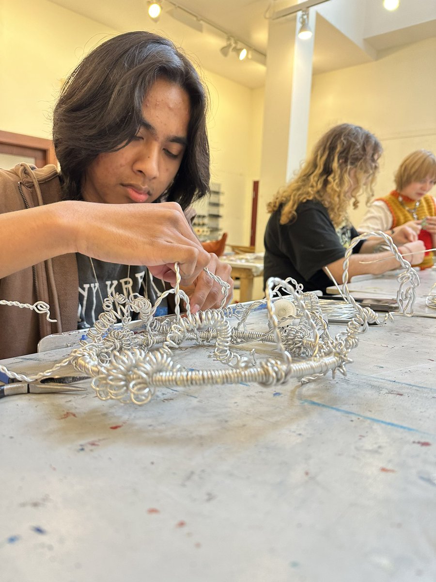 MCCcomartdesign's tweet image. 🎨✨ Students in our Intro to Sculpture &amp;amp; 3D Design class are exploring wire sculpting techniques! From intricate forms to creative structures, they’re mastering the art of shaping metal into stunning works. 🔧
 #mccComArtDesign #mccpath