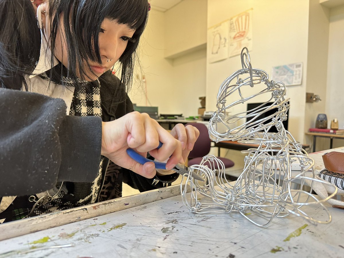 MCCcomartdesign's tweet image. 🎨✨ Students in our Intro to Sculpture &amp;amp; 3D Design class are exploring wire sculpting techniques! From intricate forms to creative structures, they’re mastering the art of shaping metal into stunning works. 🔧
 #mccComArtDesign #mccpath
