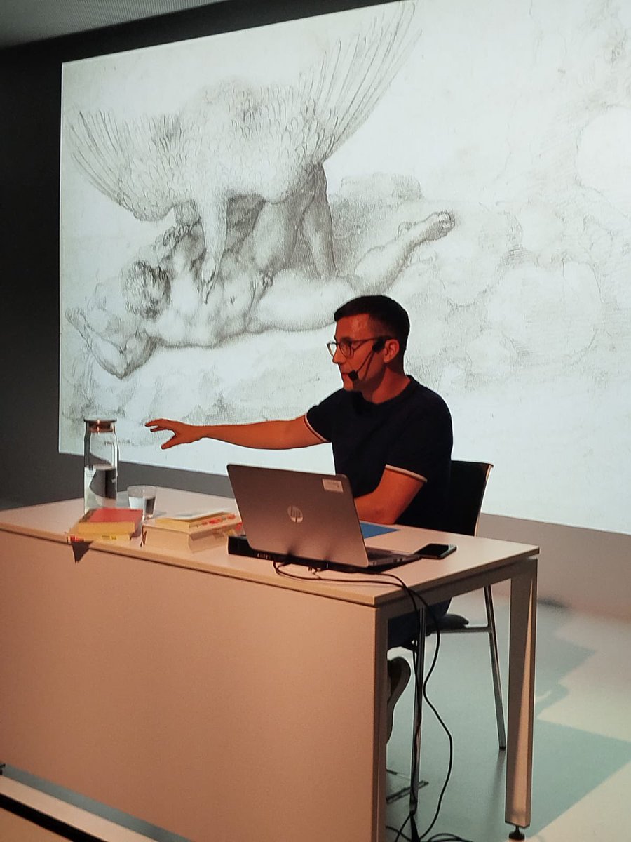 atriumartis's tweet image. Ara.Aqui.Avui conferència de @miqueldelpozo a la @bprahola plena de gom a gom una vegada mes dins el cicle #postscriptum