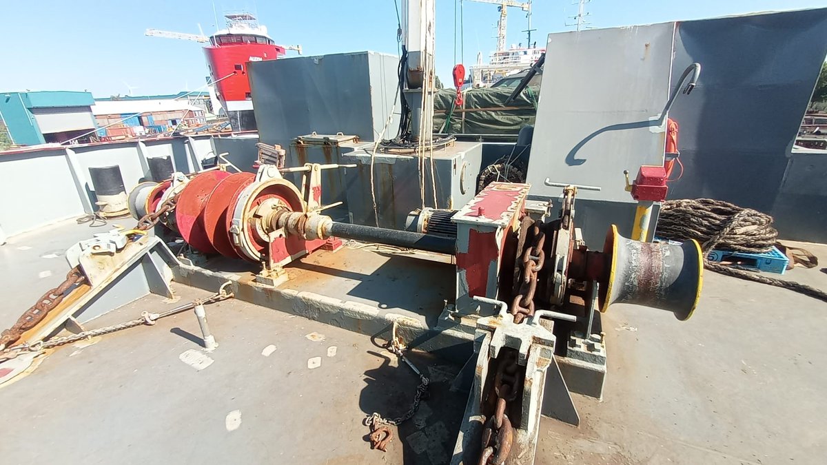 LuytGroep's tweet photo. Voor & na revisie van ankerverhaallier van vrachtschip ‘Vlierborg’🚢
Na grondige #revisie in onze #machinefabriek is vandaag in #Delfzijl de #inbedrijfstelling vakkundig uitgevoerd door onze #liermonteurs.
#LUYT verzorgt de #commissioning voor de vloot van @RoyalWagenborg https://t.co/AJlTS72Qyy