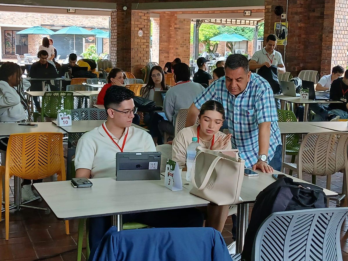 RosasWulfers's tweet photo. En @UniJaveriana  @javerianacali , nos enorgullece haber colaborado con @Davivienda  en la primera #Biohackaton, realizada el 19 y 20 de octubre como antesala de la #COP16, donde jóvenes talentos aportaron a la preservación de la #Biodiversidad . 🌿 ¡Premiación el 26 de octubre! https://t.co/Bm12dHRUVM