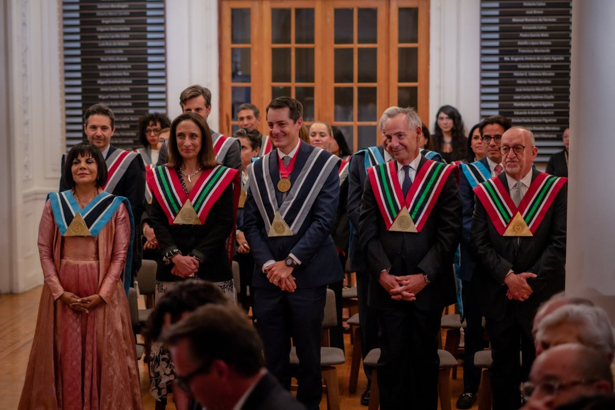 Estoy muy agradecida con <a href="/LaEBC/">EBC</a> por recibir el Doctorado Honoris Causa. Esta distinción me motiva a continuar contribuyendo al desarrollo de México, tanto desde el sector energético como desde distintas trincheras para cerrar la brecha de género.
