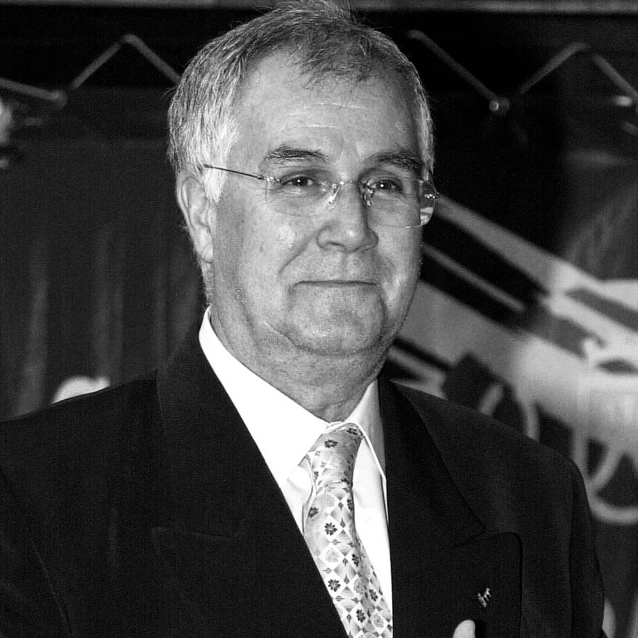 Día triste para el baloncesto tinerfeño con el fallecimiento de Paco Chinea, fundador y presidente de honor del <a href="/UnelcoCb/">CB UNELCO</a>. 

Desde el CB Santa Cruz, queremos hacer llegar nuestras condolencias y cariño a familiares y allegados. Lamentamos su pérdida. 🖤