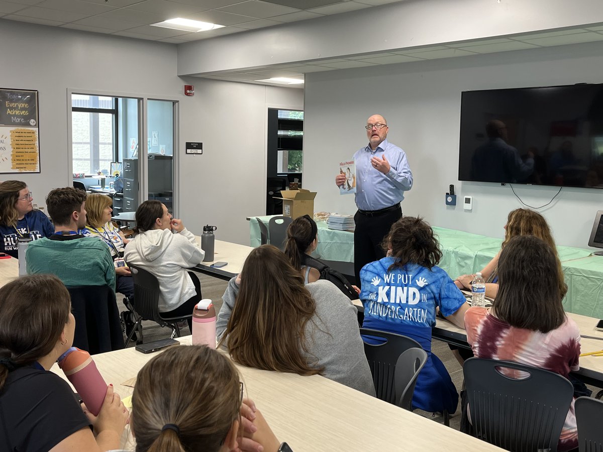 Proud to be part of the Mundelein-Vernon Hills Rotary Club, supporting literacy in our community! We gifted D73, D79, D76 and D75 kindergarten classrooms with book vouchers &amp; copies of The Polio Pioneer. It’s great to help inspire a love of reading in our youngest students.