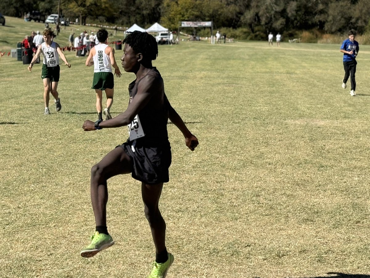 TimberviewXCTF's tweet image. Getting ready for the Region 1- 5A Cross Country Regional Championship! Timberview’s Own Kelvin’s Sarfo!!!
#runnersrun🏃🏾🏃🏾🏃🏾💨💨💨