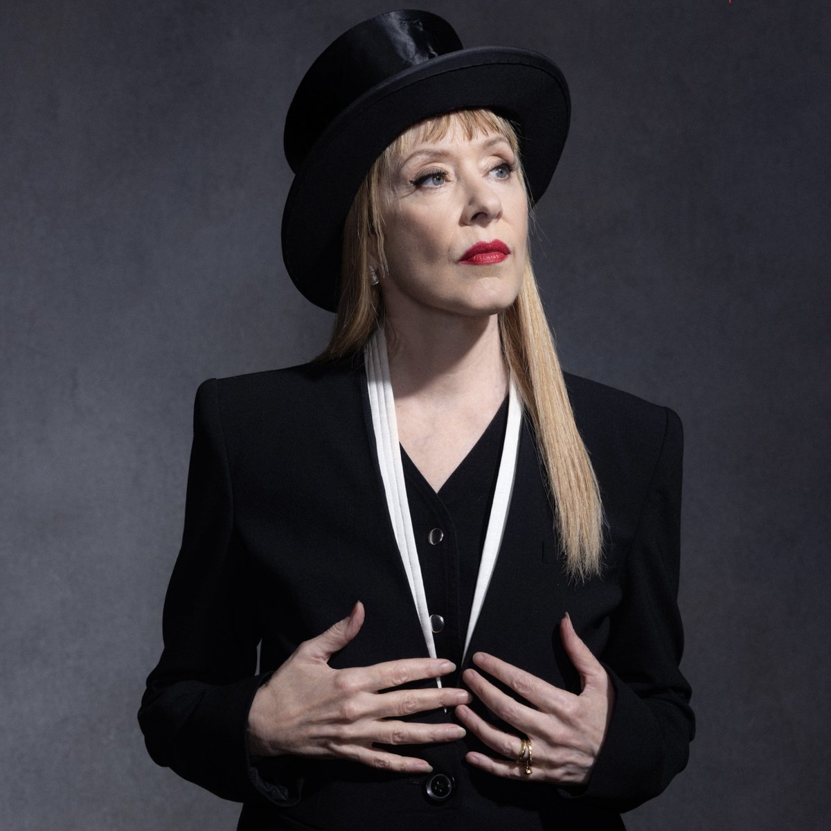 Very excited to announce my Spring 2025 tour! Tickets will go on sale Friday morning. Join the newsletter to get pre-sale info on Thursday. Check out the new dates and join the newsletter at suzannevega.com/tour
See you soon!😊🎩💋🙏
#suzannevega #tour