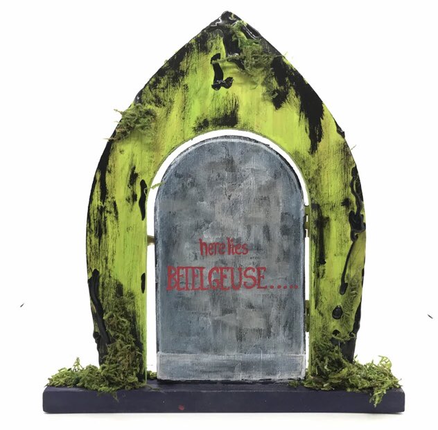 BoxedUpcreates's tweet image. Absolutely thrilled that one door was so well received that the buyer ordered another one 9 MINS! after the first one was delivered #Beetlejuice #etsygifts #Christmas #boxedup #giftideas #Halloween #CraftBizParty #shopindie