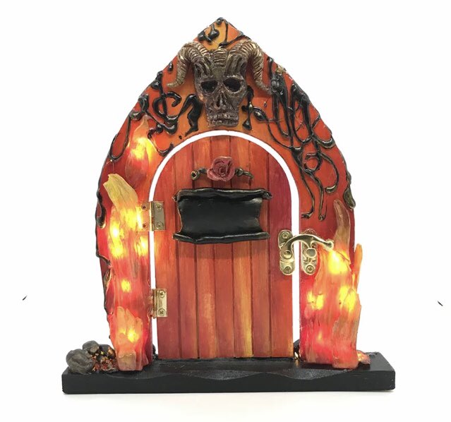 BoxedUpcreates's tweet image. Absolutely thrilled that one door was so well received that the buyer ordered another one 9 MINS! after the first one was delivered #Beetlejuice #etsygifts #Christmas #boxedup #giftideas #Halloween #CraftBizParty #shopindie