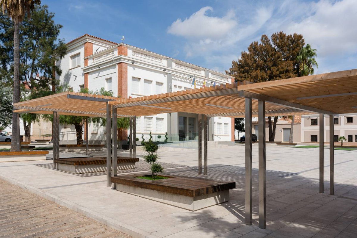 CERAMICS nos muestra en este #miercolesdeceramica la intervención llevada a cabo por Sanahuja&amp;partners en la plaza mayor de Vall d'Alba, un proyecto realizado en 2019 con pavimento cerámico de <a href="/rocersa_es/">Rocersa</a>.
👉🏽 Conoce más sobre este proyecto en: ov.ctac.es/r/186 #ceramiCSapp