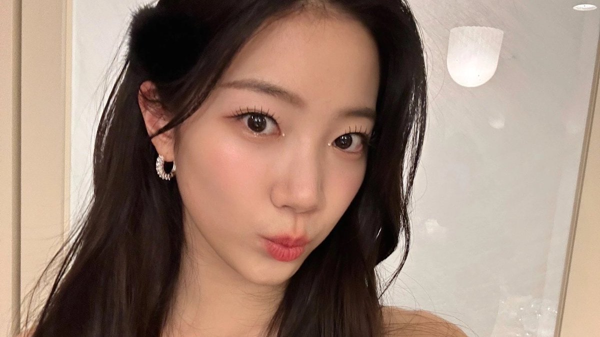 𝕀’m of𝕔 a #𝑓ēar·𝕝ess girl ♡! 𝙷oy elegí ser feliz y adaptar este #𝚗ērd𝕚eᰍ̠𓈒࣪s𝕥ylē a 𝕝o que mejor se me da, 𝕚s a match outfit ☕️ ༅ 𝕝es advierto que en este día hay a𝕝tas dos𝕚s de belleza sobre los escenarios así que precaución desde 𝕪a.

𝙼ādamǝ ⋆ 海🪼 #𝚙ōppy!