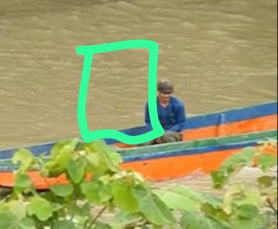 ana_cuesta's tweet photo. En todas las fotos que aparecen publicadas en medios de comunicación sobre Iván Mordisco se nota la marca de agua de El Tiempo. La M se ve clarita https://t.co/pOp2SGZ1Uc