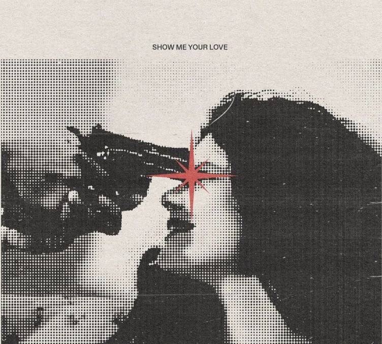 صوبني من وين ماودك تصوبني 
مذبوح ومسلم(ن) روحه لذباحه
غصبن علي كل ماسويت يعجبني 
قلبي قفلته عليك وضاااع مفتاحه