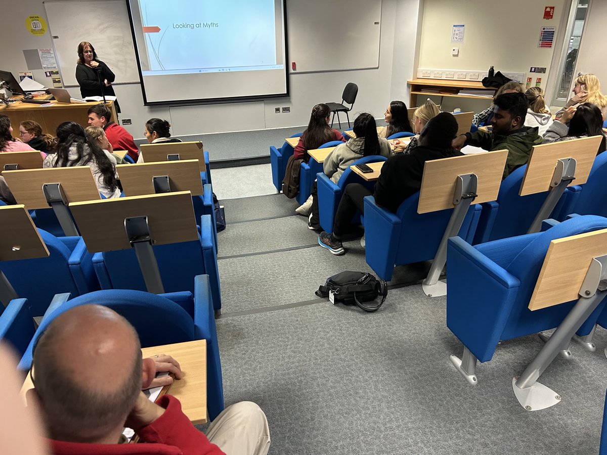Great to welcome Cindy O Shea (School of Applied Social Studies UCC) delivering a module to the UCC chaplaincy ‘Le Cheile’ programme participants on suicide prevention. Important information in caring for others is the bedrock of the Le Cheile course. Info: lecheile@ucc.ie