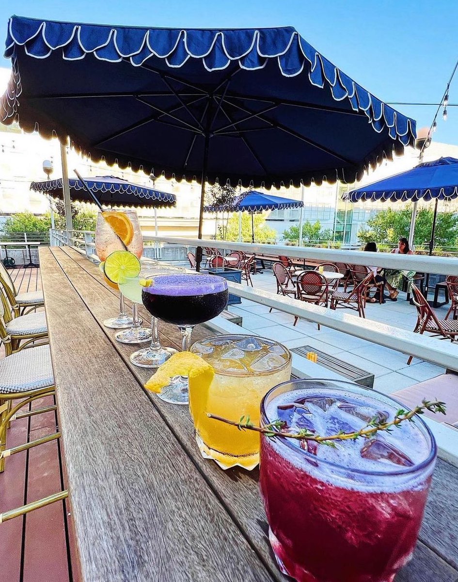 70 degrees in October means bonus rooftop vibes for all of us!
Come for happy hour, stay for cocktails under the stars ✨ 🍸
#mosaicdistrict