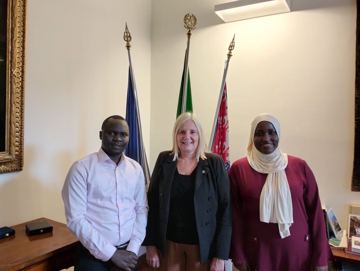 Università di Firenze (@uni_firenze) on Twitter photo Benvenuti all’#Unifi!
La rettrice <a href="/_alexpetrucci/">Alessandra Petrucci 🇪🇺 🇮🇹</a> ha ricevuto oggi in Rettorato una studentessa e uno studente arrivati in Ateneo, attraverso il progetto University Corridors for Refugees #UNICORE di <a href="/UNHCRItalia/">UNHCR Italia</a>
👉u.garr.it/1mvns Benvenuti all’#Unifi!
La rettrice <a href="/_alexpetrucci/">Alessandra Petrucci 🇪🇺 🇮🇹</a> ha ricevuto oggi in Rettorato una studentessa e uno studente arrivati in Ateneo, attraverso il progetto University Corridors for Refugees #UNICORE di <a href="/UNHCRItalia/">UNHCR Italia</a>
👉u.garr.it/1mvns