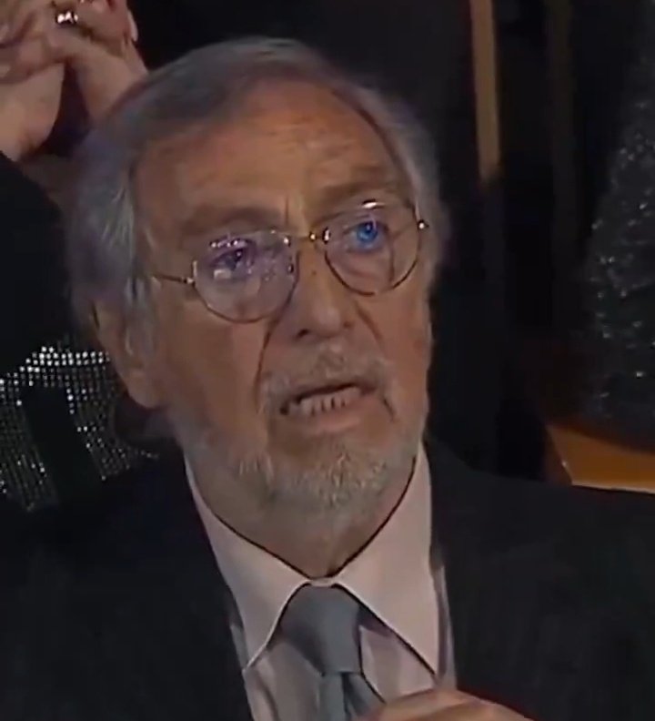 Esta es la cara de un viejo mercenario que hizo una pelicula donde protagonizó a un tipo que el corralito lo dejó en pelotas para después hacer campaña política para los que generaron el mismísimo corralito y la peor crisis en decadas. Viejo meado y sorete