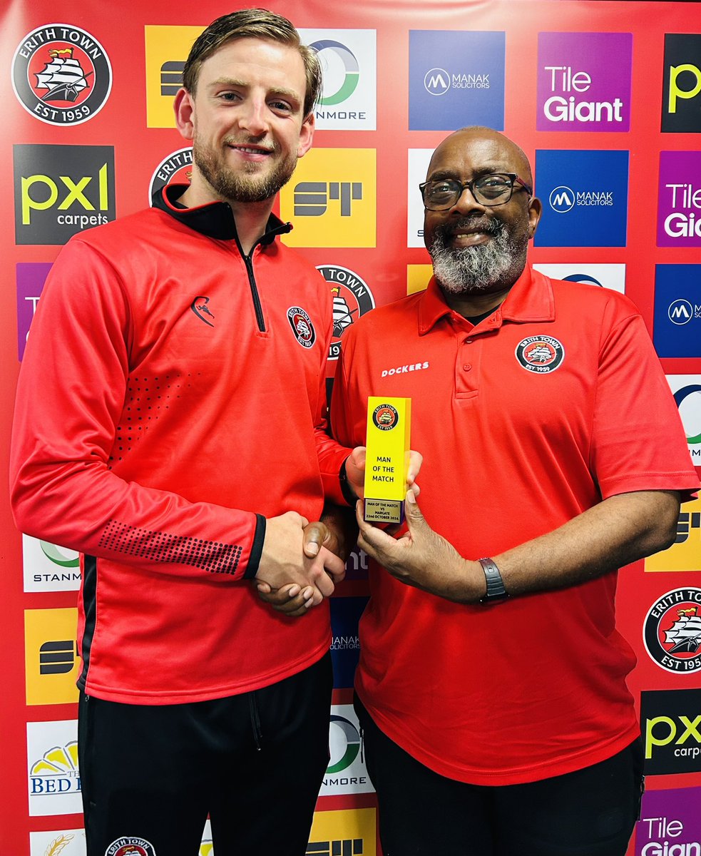 ErithTown's tweet image. 🏆 | PLAYER OF THE MATCH

Tonight's Player of the Match for the game with @margate_fc is Dockers new signing Tom Hanfrey. 

Tom was presented with his trophy by Dockers Vice President Kevin Morris.

Well played Tom and welcome to The Dockers!

#UpTheDockers