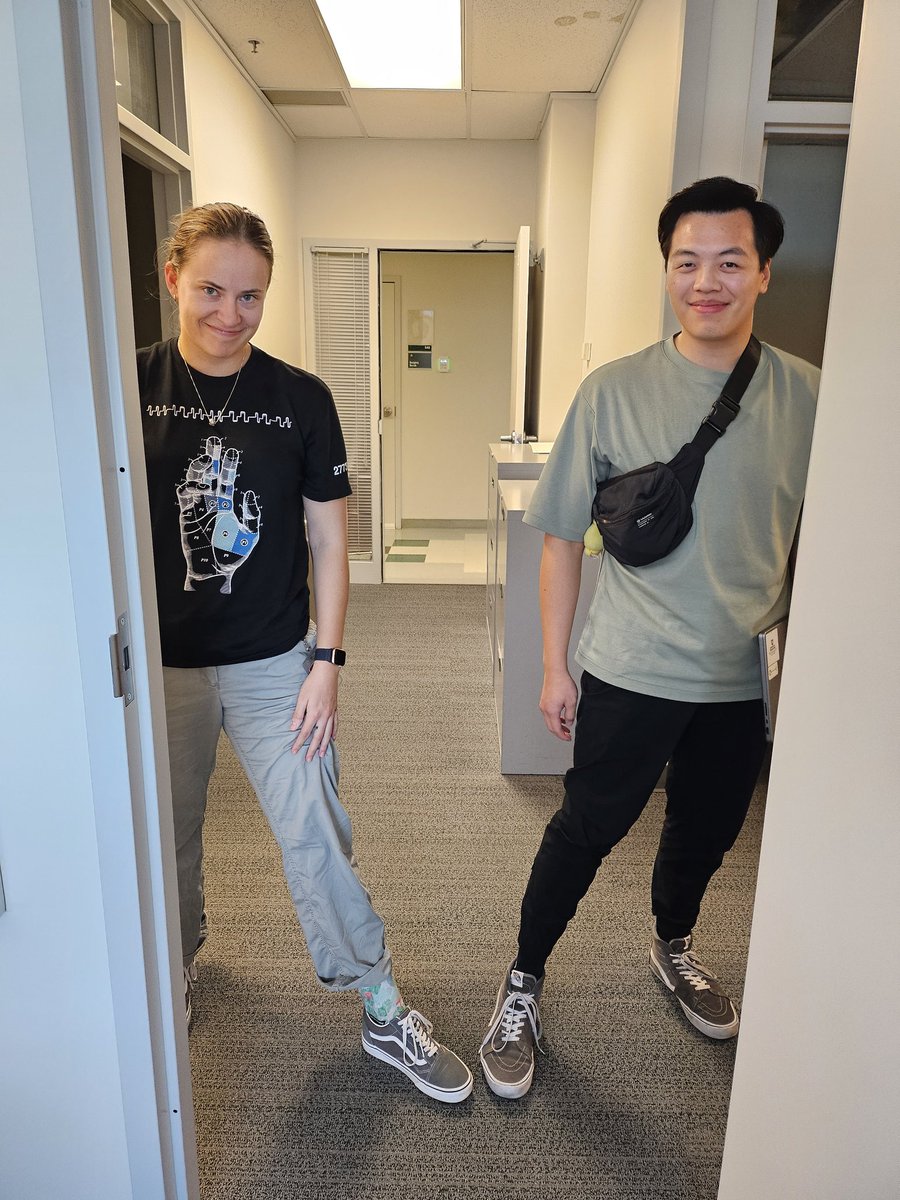 NERVES_Lab's tweet image. Our students are so fire 🔥, they have the same shoes! Slay!