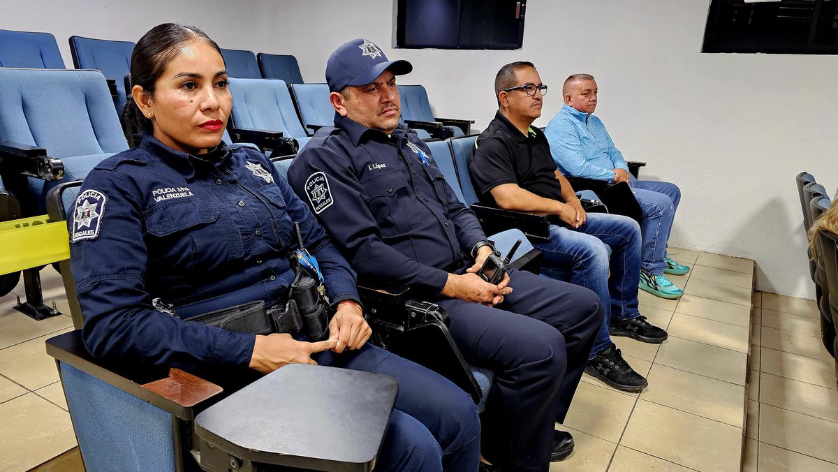 SPMNogales's tweet photo. Primer reunión mensual de resultados encabezado por el Comisario Luis Arturo Corrales Ley.
Durante la reunión se destacó las 51 personas puestas a disposición de autoridades Estatales y Federales, así como el aseguramiento de 5 armas de fuego entre otros.
#SeguridadPúblicaNogales https://t.co/UB5WmxXTAH