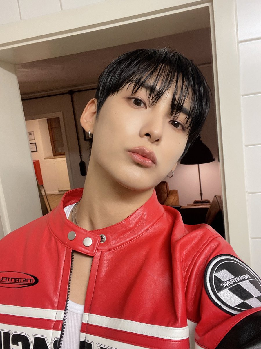 official_ACE7's tweet photo. [#에이스_박준희]

😍 뮌헨 굿굿굿 💯💯💯

#ACE #에이스 https://t.co/vCO3WzuvnV