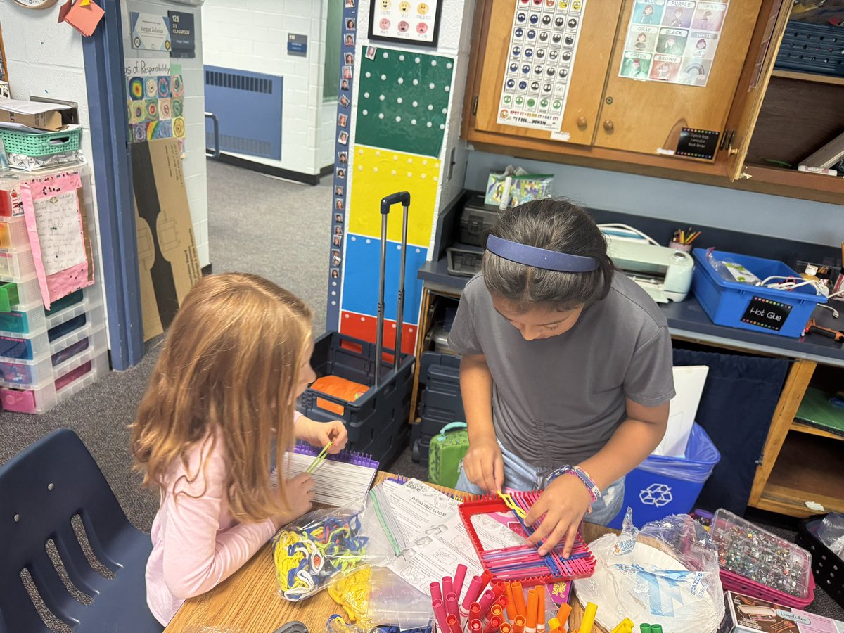 Clay, magnets, rock painting, ghosts and weaving! So much creativity happening in arts and crafts club. 🎨🖌️