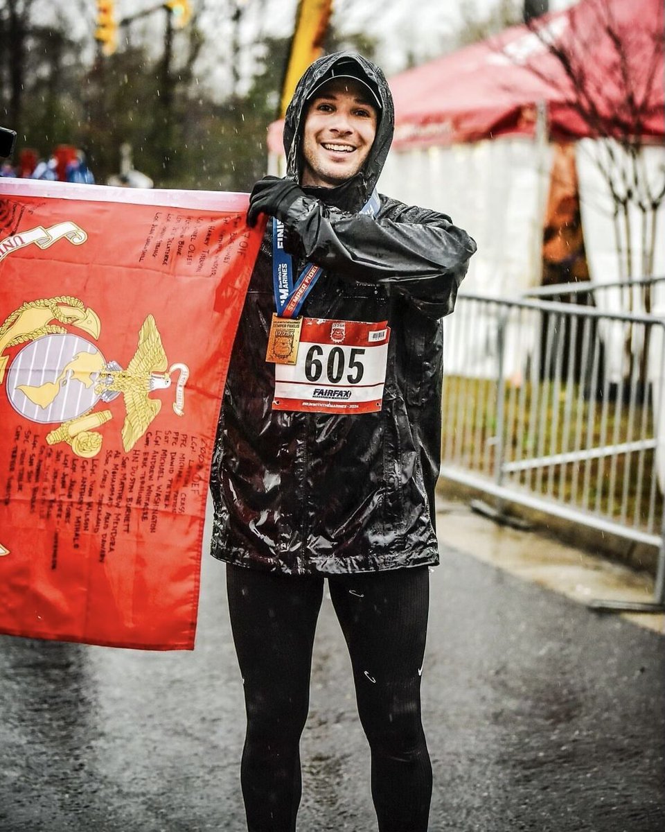 SemperFiFund's tweet image. As we gear up for the 2024 Marine Corps Marathon, we're honored to spotlight Josh Hubbard, a Marine Corps veteran running to honor the memory of his fallen brothers.

"I run to carry the legacy of those who can no longer run themselves.” 

#MCM2024 #WhyIRun #FundFamily