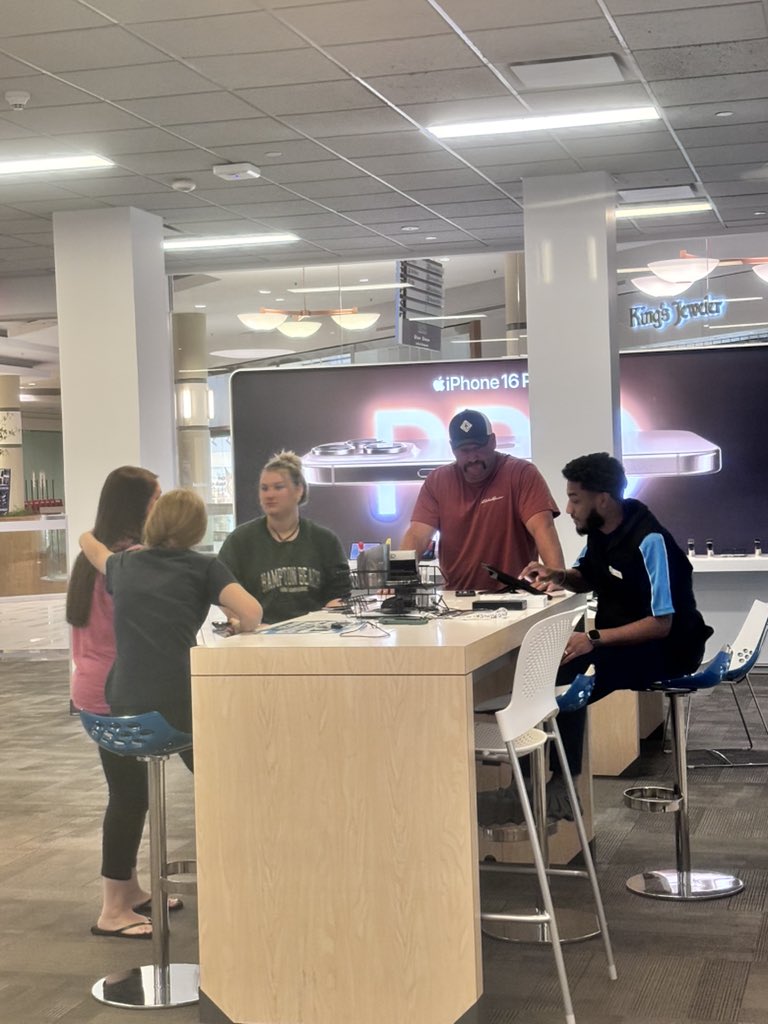 Bailey (@hoopcityb168) on Twitter photo Damien assisting in upgrading the whole family, little did these customers know..BIG savings were in store for them once Damien uncovered they qualified for FirstNet! 🚨
#yokesters <a href="/Bonilla_Bibi/">Bernice Bonilla</a> <a href="/Ant_Grand/">Anthony Grandoit</a> <a href="/RiveraKelvin1/">Kelvin Rivera</a> <a href="/firas_smadi/">Firas Smadi</a> <a href="/keroninc/">Keron Incarnato</a> Damien assisting in upgrading the whole family, little did these customers know..BIG savings were in store for them once Damien uncovered they qualified for FirstNet! 🚨
#yokesters <a href="/Bonilla_Bibi/">Bernice Bonilla</a> <a href="/Ant_Grand/">Anthony Grandoit</a> <a href="/RiveraKelvin1/">Kelvin Rivera</a> <a href="/firas_smadi/">Firas Smadi</a> <a href="/keroninc/">Keron Incarnato</a>