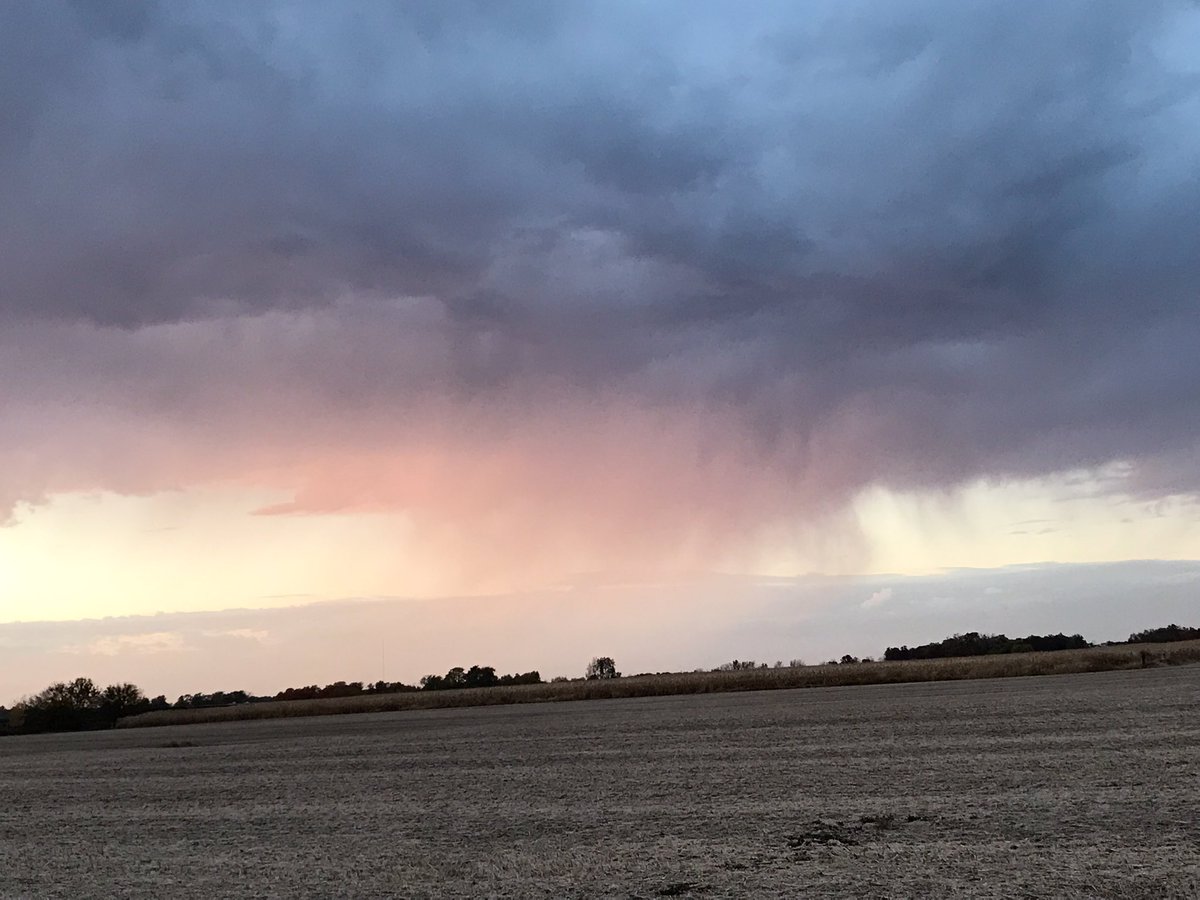 moekeever's tweet photo. I got a quick 30 second burst of rain and the smell is amazing. https://t.co/WSCkEz7pqH