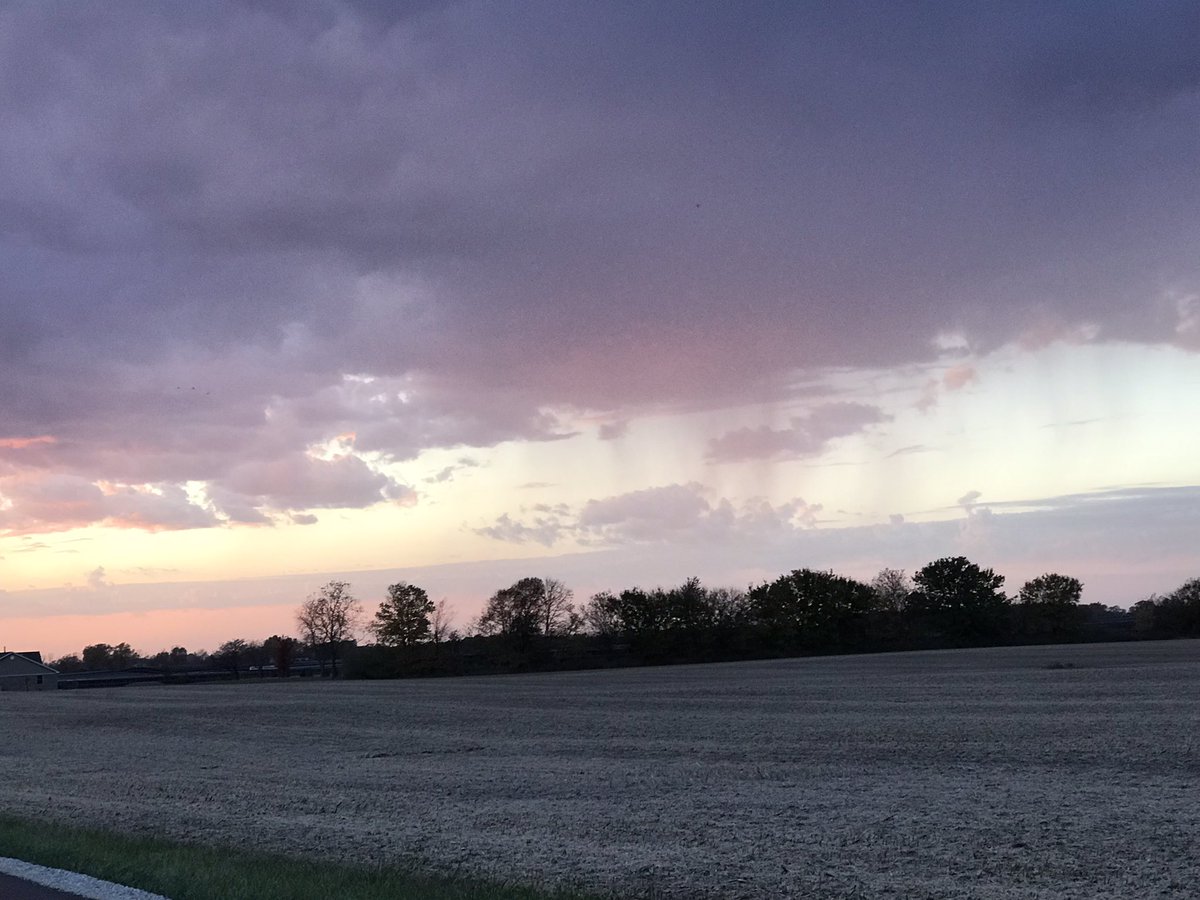 moekeever's tweet photo. I got a quick 30 second burst of rain and the smell is amazing. https://t.co/WSCkEz7pqH