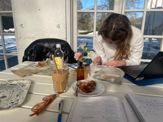 madeleine✶ tweet media