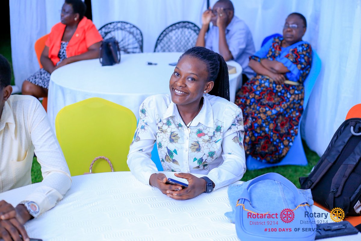 RotaractD9214's tweet photo. Three islands have been supported so far; Lutoboka, Kitobo and Bussi islands. 13 Rotaract and 7 Rotary clubs to Kitobo, 10 Rotaract and 2 Rotary clubs to Bussi and 8 Rotaract and 2 Rotary clubs to Lutoboka.
#100DaysOfService https://t.co/SOJP1E4u9e
