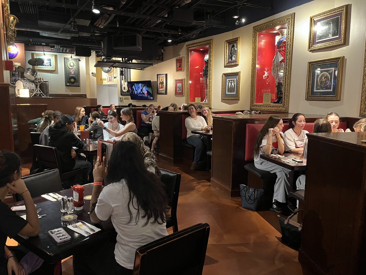 Lunch <a href="/HardRock/">Hard Rock Cafe</a> cafe on Times Square! #BGSBold #BGSArt