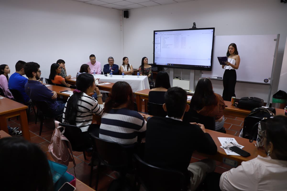 ComSocial_udes's tweet photo. Hoy se realizó la segunda jornada del Festival de Cine 'Enfocados' que organiza el Programa de Comunicación Social y Periodismo de @udes_oficial 

#udes #Bucaramanga #comsocialudes https://t.co/2zDQw8btIy