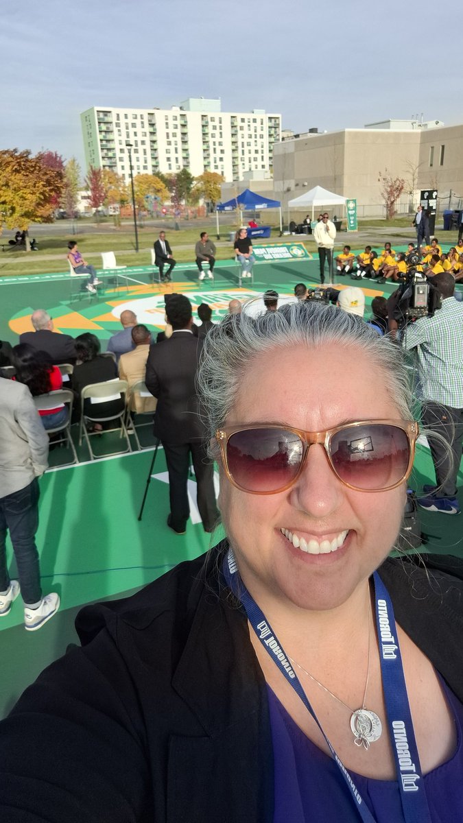Another day in the office when the office is a 🏀 court in a deserving community with <a href="/GiantsOfAfrica/">Giants of Africa</a> &amp; <a href="/cityoftoronto/">City of Toronto 🇨🇦</a> who came together to create this newly refurbished space.
🏀 = opportunity, growth,  development,  escape. Love that it is here for so many.
#SportsGirlLife