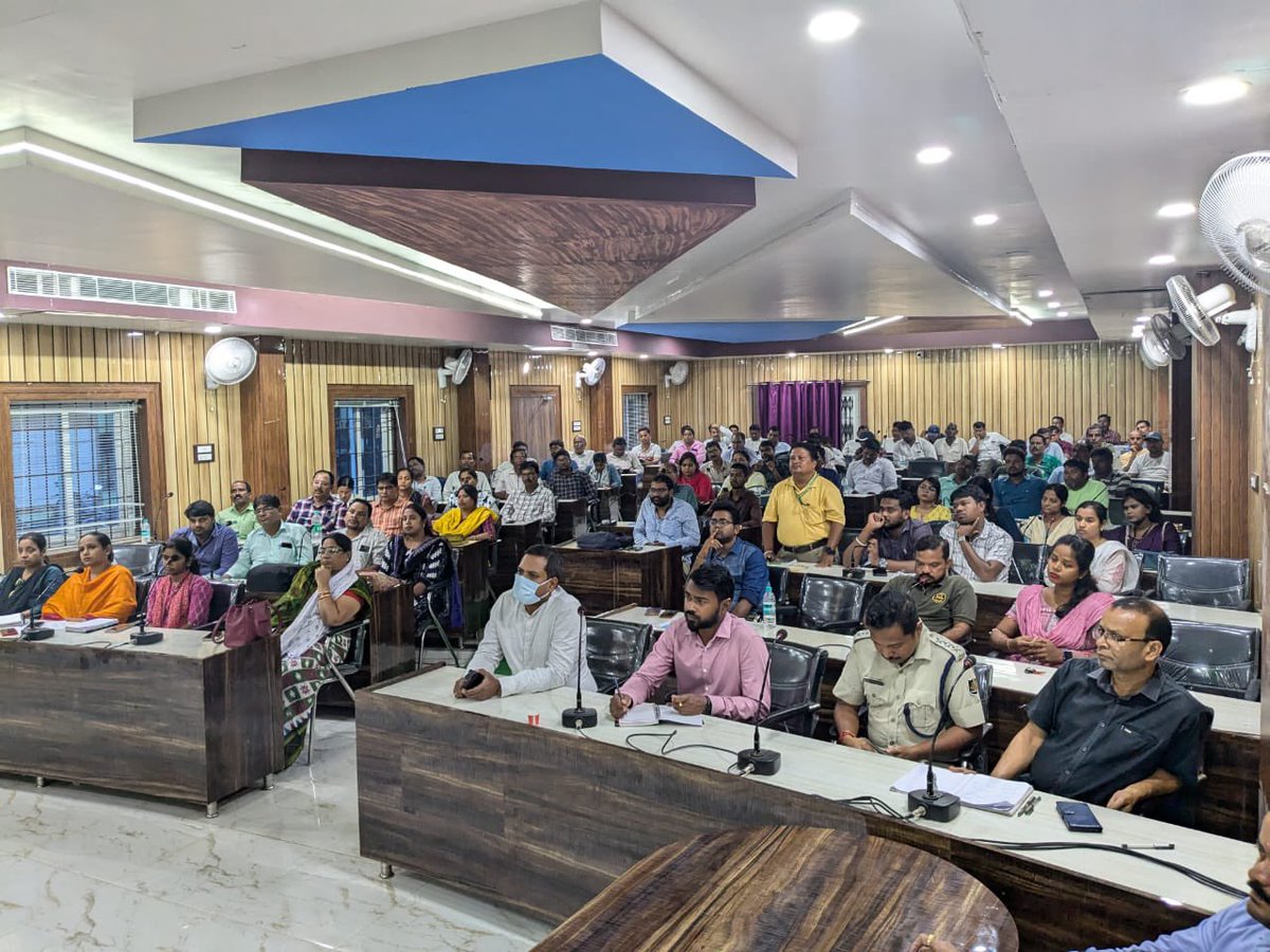Reviewed Cyclone “DANA” preparedness at Dhamnagar today. Issued necessary instructions to Tahasildar, BDO, EO, and all line departments to ensure coordinated efforts in tackling the situation effectively. Stay alert and stay safe!
